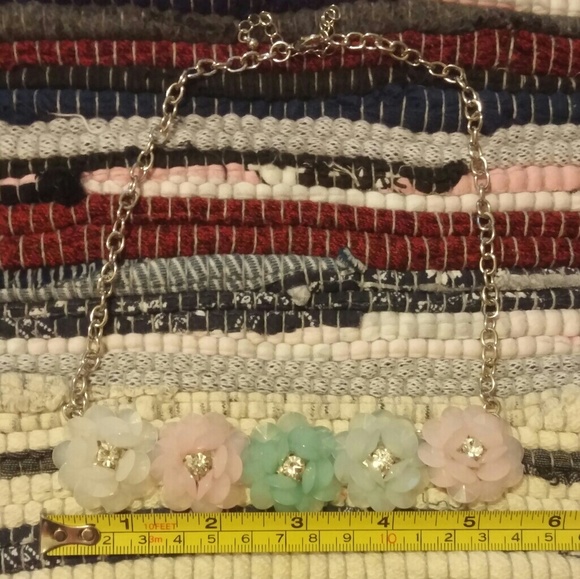 🌷GIFTING🌷Elegant Statement Necklace - Picture 3 of 7